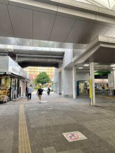 左手にパン屋さん